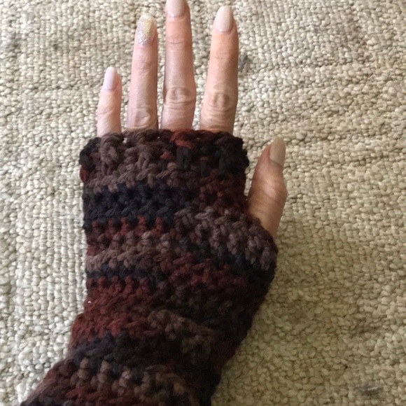 Faux Paws 🐾 - Picture 3 of 3